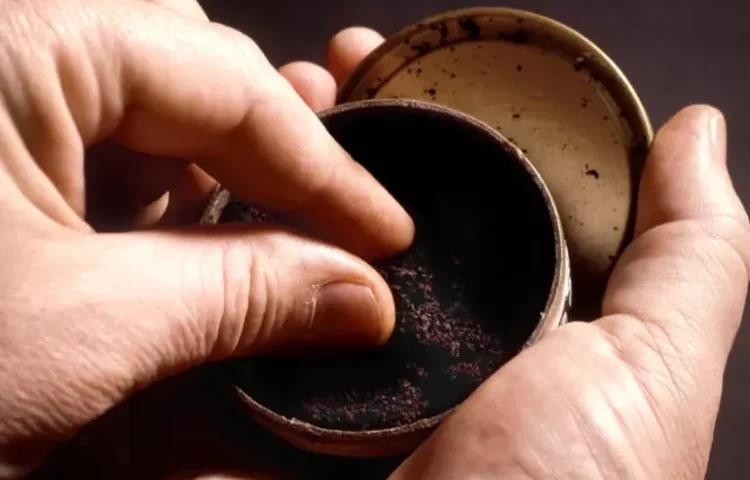 Mezcla casera de tabaco masticable con hoja entera